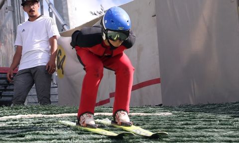 Küçük Sporcular Kayakla Atlama İle Uçuyor