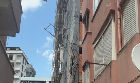 Küçükçekmece'de Kentsel Dönüşüm Faciasi: Apartman Yıkım Sırasında Çöktü