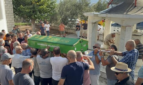 Kuşadası'nda Taksici Bıçaklandı, Hayatını Kaybetti