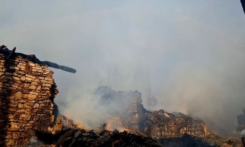 Kütahya'da Yangın Felaketi: 2 Ev ve 4 Samanlık Yandı