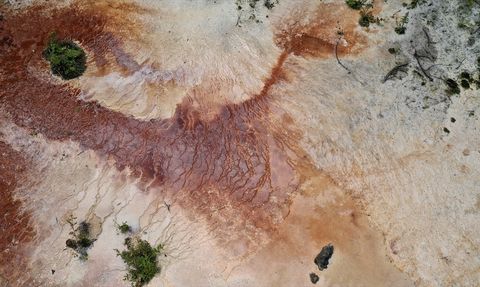 Kuzalan Tabiat Parkı: Kızıl Suyun ve Travertenlerin Büyüsü