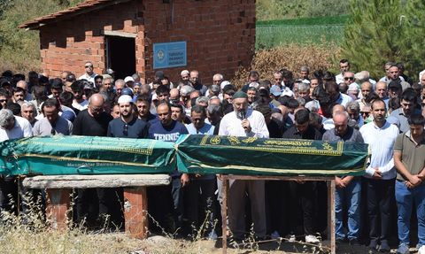 Manisa'daki Trafik Kazasında Hayatını Kaybeden Kuzenlerin Cenazeleri Defnedildi