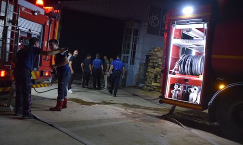 Manisa Turgutlu'daki Kereste Fabrikasında Yangın Kontrol Altına Alındı