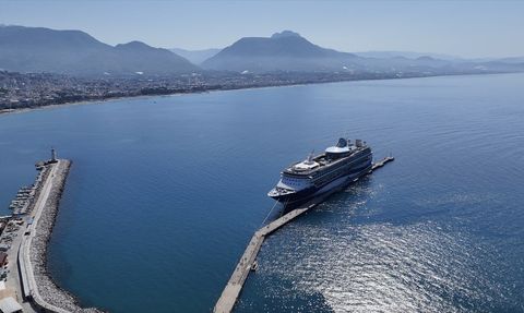 Marella Discovery 2 Kruvaziyeri Alanya Limanı'nda