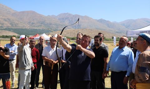 Mengücek Melik Gazi Menzil Kupası Başladı