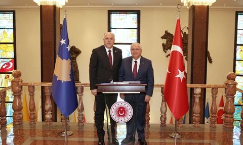 Milli Savunma Bakanı Yaşar Güler ve Kosova'nın Bölgesel Kalkınma Bakanı Fikrim Damka Görüştü