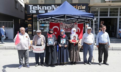 Muş'ta Ailelerin Evlat Nöbeti Devam Ediyor