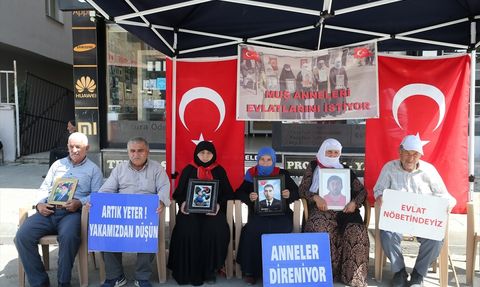 Muş'taki Aileler DEM Parti Önünde Eylemlerini Devam Ettiriyor