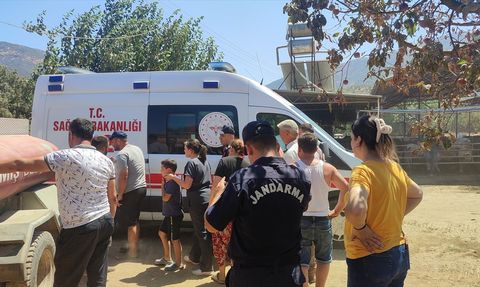 Ödemiş'te çiftlik yangını: 16 büyükbaş telef, yaklaşık 500 balya saman yandı