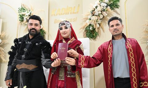 Osmaniye'de Geleneksel Kıyafetlerle Nikah Töreni