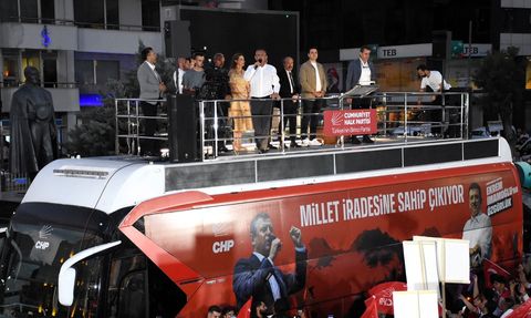 Özgür Özel'den Aksaray'da Kucaklaşma Vurgusu