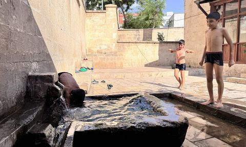 Siirt ve Batman'da Sıcak Hava Hayatı Zorluyor