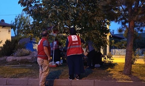 Sındırgı'da Depremzedelere Destek