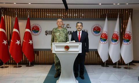 Şırnak'ta 2. Ordu Komutanı Korgeneral Topaloğlu'nun Vali Ekici'ye Ziyareti