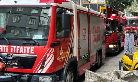 Şişli'de Kozmetik Mağazasında Yangın Çıktı