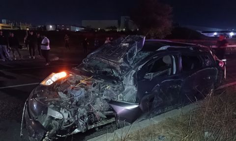 Tekirdağ'da Aydınlatma Direğine Çarpan Otomobilde 1 Kişi Hayatını Kaybetti