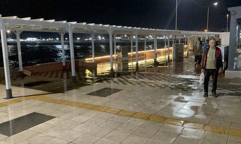 Tekirdağ'da Fırtına Deniz Taşırdı, Yürüyüş Yolu Sular Altında Kaldı