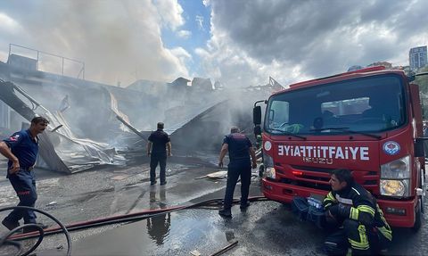 Trabzon'da Mobilya Atölyesinde Yangın Kontrol Altına Alındı