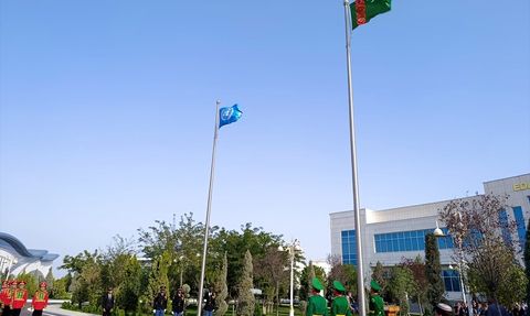 Türkmenistan'da LLDC Toplantısı: Bayraklar Göndere Çekildi