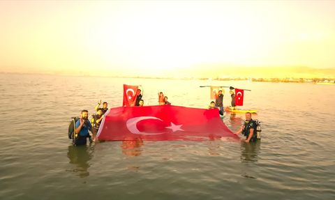 Van Gölü'nde 30 Ağustos Zafer Bayramı Coşkusu