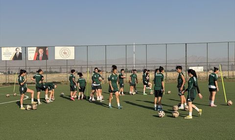 Yüksekovaspor Kadın Futbol Takımı Süper Lig'de Kalıcı Olmayı Hedefliyor