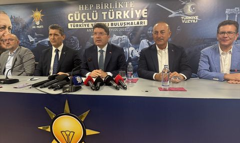 Adalet Bakanı Yılmaz Tunç Antalya'da AK Partililerle Buluştu
