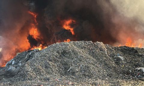 Adana'da Geri Dönüşüm Fabrikasında Yangın Çıktı