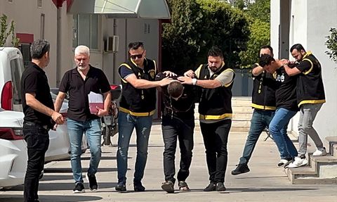 Adana'da Kapkaç Yöntemiyle Cep Telefonu Çalan İki Zanlı Tutuklandı