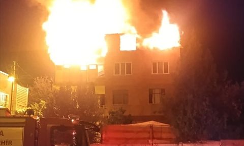 Adana'da Korkutan Yangın: Ev Kullanılamaz Hale Geldi