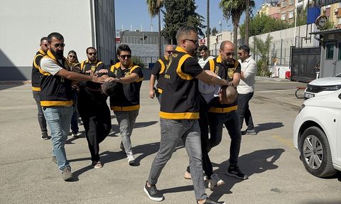 Adana'da Silah ve Uyuşturucu Operasyonu: İki Zanlı Tutuklandı