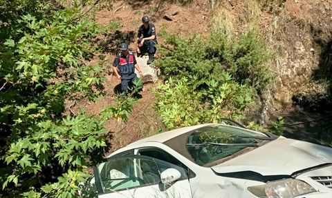 Adana'da Uçuruma Yuvarlanan Araçta İki Kişi Yaralandı