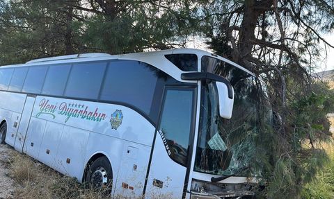 Adıyaman'da Otobüs ve Otomobil Çarpıştı, 4 Kişi Hayatını Kaybetti