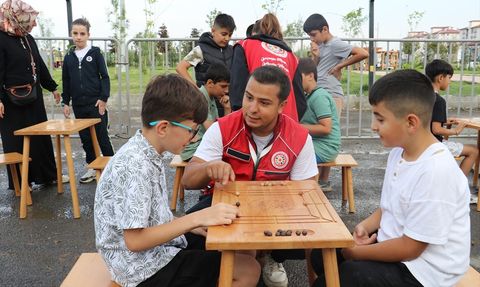 Ağrılı Çocukların Geleneksel Oyunlar Tırı ile Eğlenceli Anları