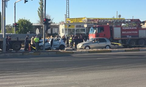 Aksaray'da Trafik Kazası: Anne Hayatını Kaybetti, Oğlu Yaralandı