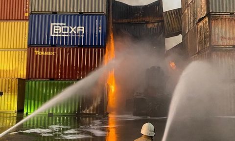 Aliağa'daki Nemport Limanı'nda Yangın Kontrol Altına Alındı