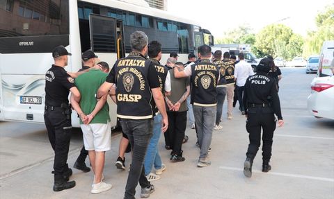 Antalya'da Silahlı Suç Örgütüne Darbe: 2 Tutuklama