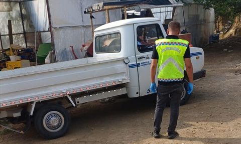 Antalya'da Trajedik Kaza: Traktör ile Kamyonetin Arasında Sıkışan Kişi Hayatını Kaybetti