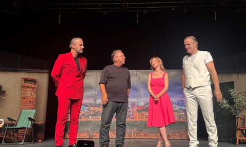 Aynı Çatı Altında Tiyatro Oyununun Prömiyeri Gerçekleşti