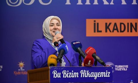 Bakan Göktaş, Batman'da Kadın Kolları Toplantısında Terörsüz Türkiye Vurgusu Yaptı