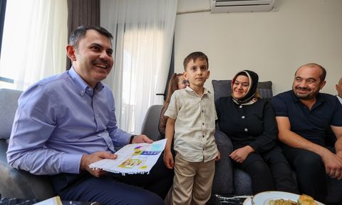 Bakan Murat Kurum Kahramanmaraş'ta Depremzedelere Destek Ziyaretinde Bulundu