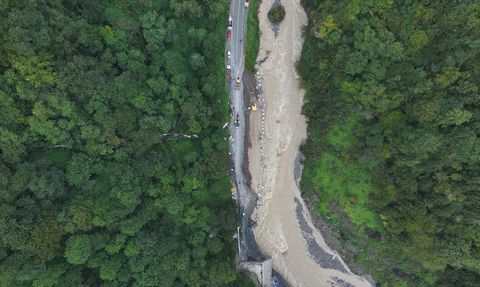Bakanlar Uraloğlu ve Bak, Çamlıhemşin-Ayder Yaylası Yolunda İnceleme Gerçekleştirdi