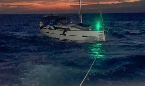 Bakırköy Açıklarında Sürüklenen Tekne Kurtarıldı