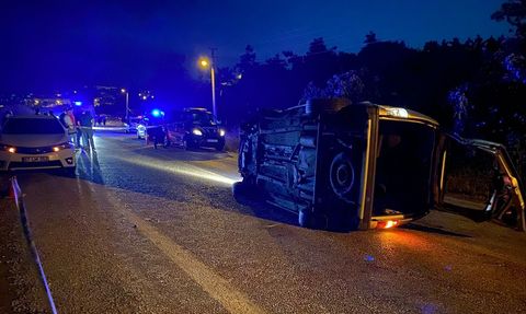 Balıkesir'de Elektrik Direğine Çarpan Araçta İki Uzman Çavuşdan Biri Hayatını Kaybetti