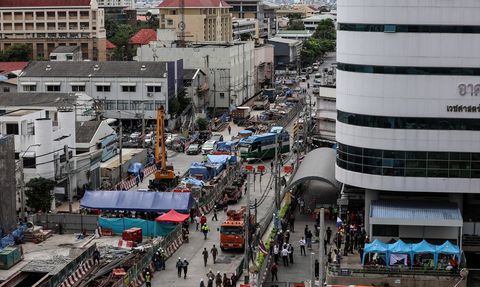 Bangkok'taki Yol Çökmesi: 50 Metre Derinliğinde Dev Çukur Oluştu