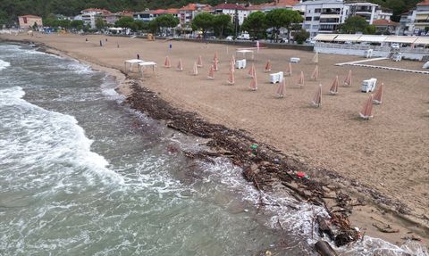 Bartın'da Atıklar İnkumu Sahilini Kirletti