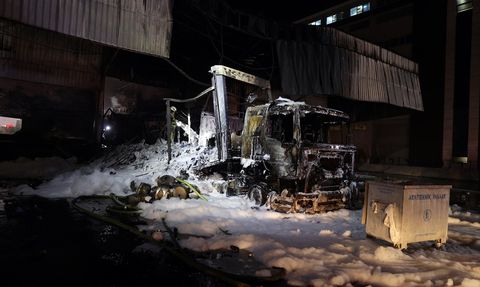 Başakşehir'de Yangın: Nakliye Deposunda Maddi Zarar