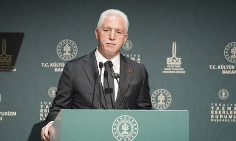 Bir Ömür Yazmaların Peşinde: Nuri Arlasez Sergisi