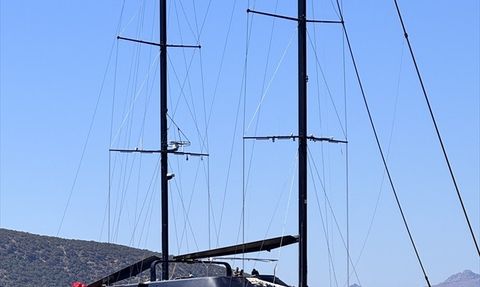 Bodrum'da 7 Yılda Yapılan Yelkenli Yat Denize İndirildi