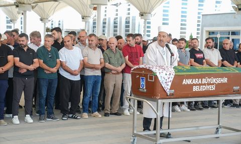 Boşanma Aşamasındaki Kadının Cenazesi Defnedildi