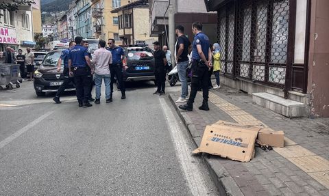 Bursa'da Aile İçi Şiddet İhbarına Giden Polisler Yaralandı